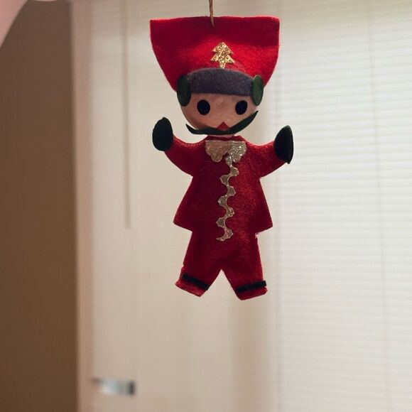 Vintage Christmas Toy Soldier Nutcracker Ornament Figurine Set Green Red Black - Picture 5 of 6